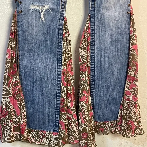 #0124 Aeropostale Long Bayla Skinny Floral Inset Flare Bellbottom Jeans -1/2 - Picture 2 of 15